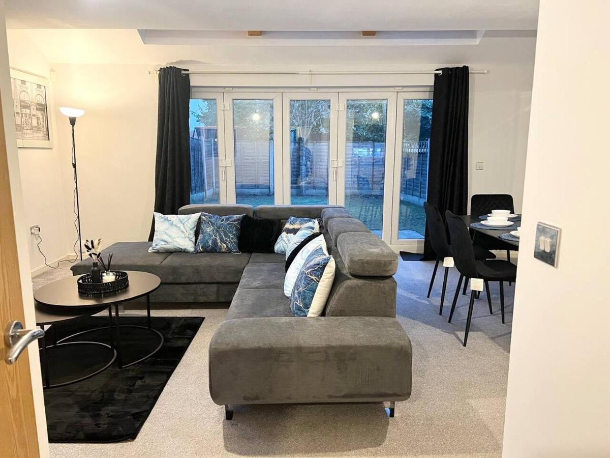 Apartamento Secure Parking 3 Bedroom Stylish House With Garden