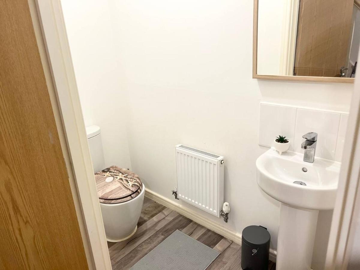 Apartamento Secure Parking 3 Bedroom Stylish House With Garden
